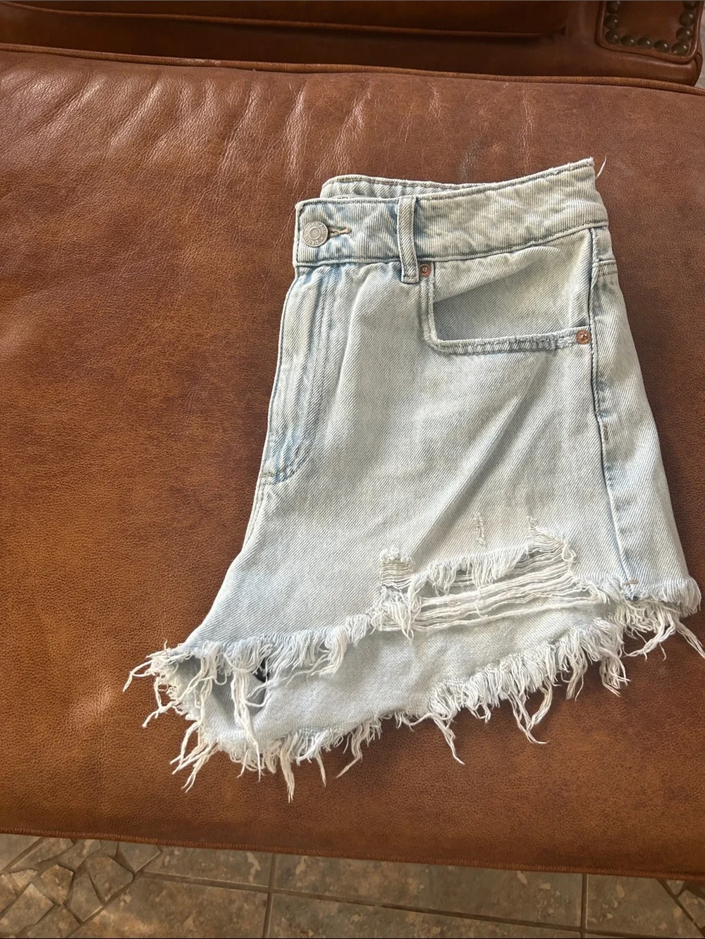 Garage denim Festival feature a high-waisted light blue jean, Size 28/07 - Picture 7 of 8
